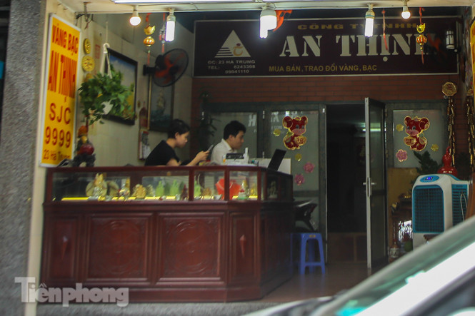 Phố vàng Hà Nội đìu hiu giữa 'cơn bão' giá lịch sử ảnh 2