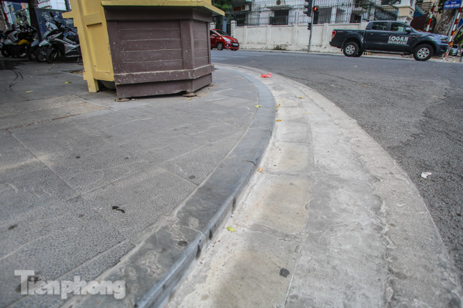 Vỉa hè các tuyến phố vùng 'lõi' Thủ đô thay đổi ra sao sau lát đá tự nhiên? ảnh 3