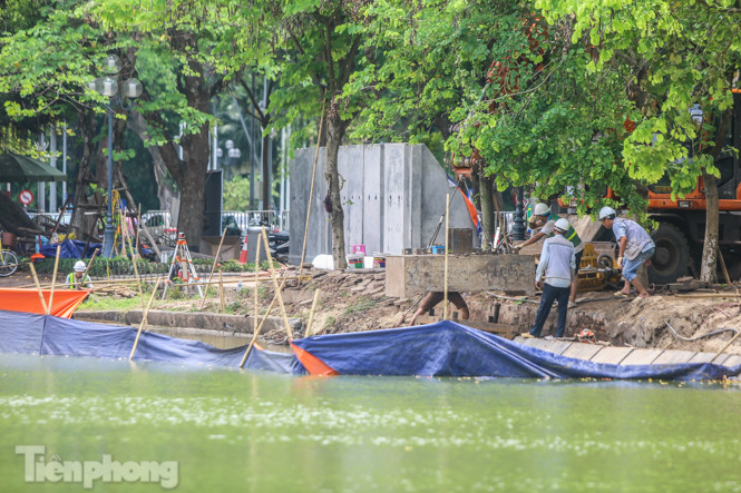 Cận cảnh 3 mũi thi công ngày đêm chỉnh trang, kè hồ Hoàn Kiếm ảnh 5