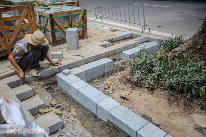 Cận cảnh 3 mũi thi công ngày đêm chỉnh trang, kè hồ Hoàn Kiếm ảnh 9