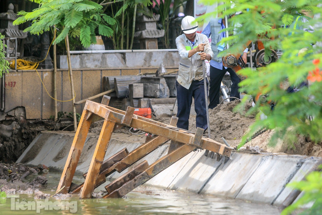 Cận cảnh 3 mũi thi công ngày đêm chỉnh trang, kè hồ Hoàn Kiếm ảnh 8
