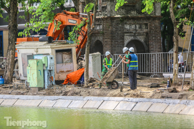 Cận cảnh 3 mũi thi công ngày đêm chỉnh trang, kè hồ Hoàn Kiếm ảnh 6