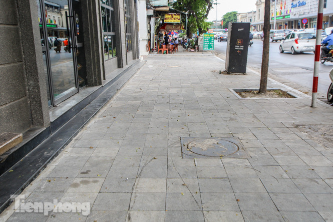Vỉa hè các tuyến phố vùng 'lõi' Thủ đô thay đổi ra sao sau lát đá tự nhiên? ảnh 15