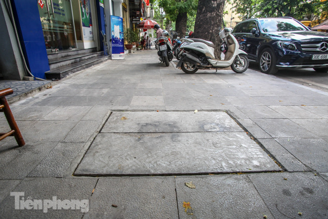 Vỉa hè các tuyến phố vùng 'lõi' Thủ đô thay đổi ra sao sau lát đá tự nhiên? ảnh 10