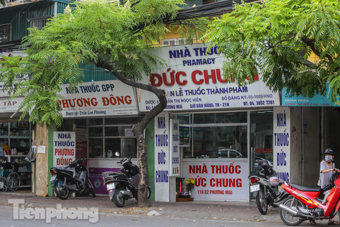 Phố thuốc lớn nhất Hà Nội thưa vắng trước 'lệnh' đeo khẩu trang nơi công cộng ảnh 4