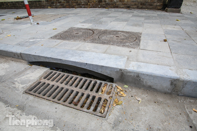 Vỉa hè các tuyến phố vùng 'lõi' Thủ đô thay đổi ra sao sau lát đá tự nhiên? ảnh 12