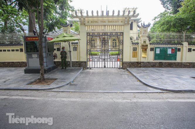 Vỉa hè các tuyến phố vùng 'lõi' Thủ đô thay đổi ra sao sau lát đá tự nhiên? ảnh 7