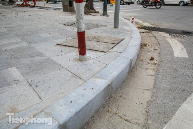 Vỉa hè các tuyến phố vùng 'lõi' Thủ đô thay đổi ra sao sau lát đá tự nhiên? ảnh 5