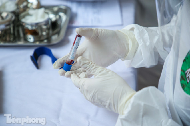 Hà Nội bắt đầu xét nghiệm nhanh COVID-19 với hơn 2 vạn người ảnh 24