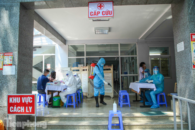 Hà Nội bắt đầu xét nghiệm nhanh COVID-19 với hơn 2 vạn người ảnh 26