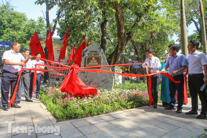 Gắn biển công trình tiểu học, vườn hoa hiện đại bậc nhất Thủ đô ảnh 8