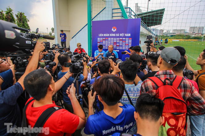 HLV Park Hang Seo chưa chắc dùng Văn Hậu cho SEA Games 31 ảnh 1