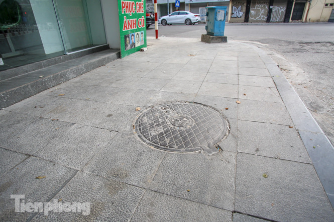 Vỉa hè các tuyến phố vùng 'lõi' Thủ đô thay đổi ra sao sau lát đá tự nhiên? ảnh 11