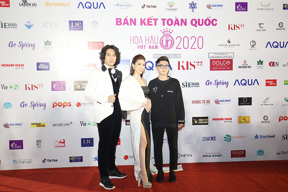 Những vị khách đầu tiên xuất hiện trên thảm đỏ đêm Bán kết toàn quốc HHVN 2020. Ảnh: Như Ý. 35 thí sinh vào Vòng Chung kết toàn quốc Hoa hậu Việt Nam năm 2020 ảnh 39
