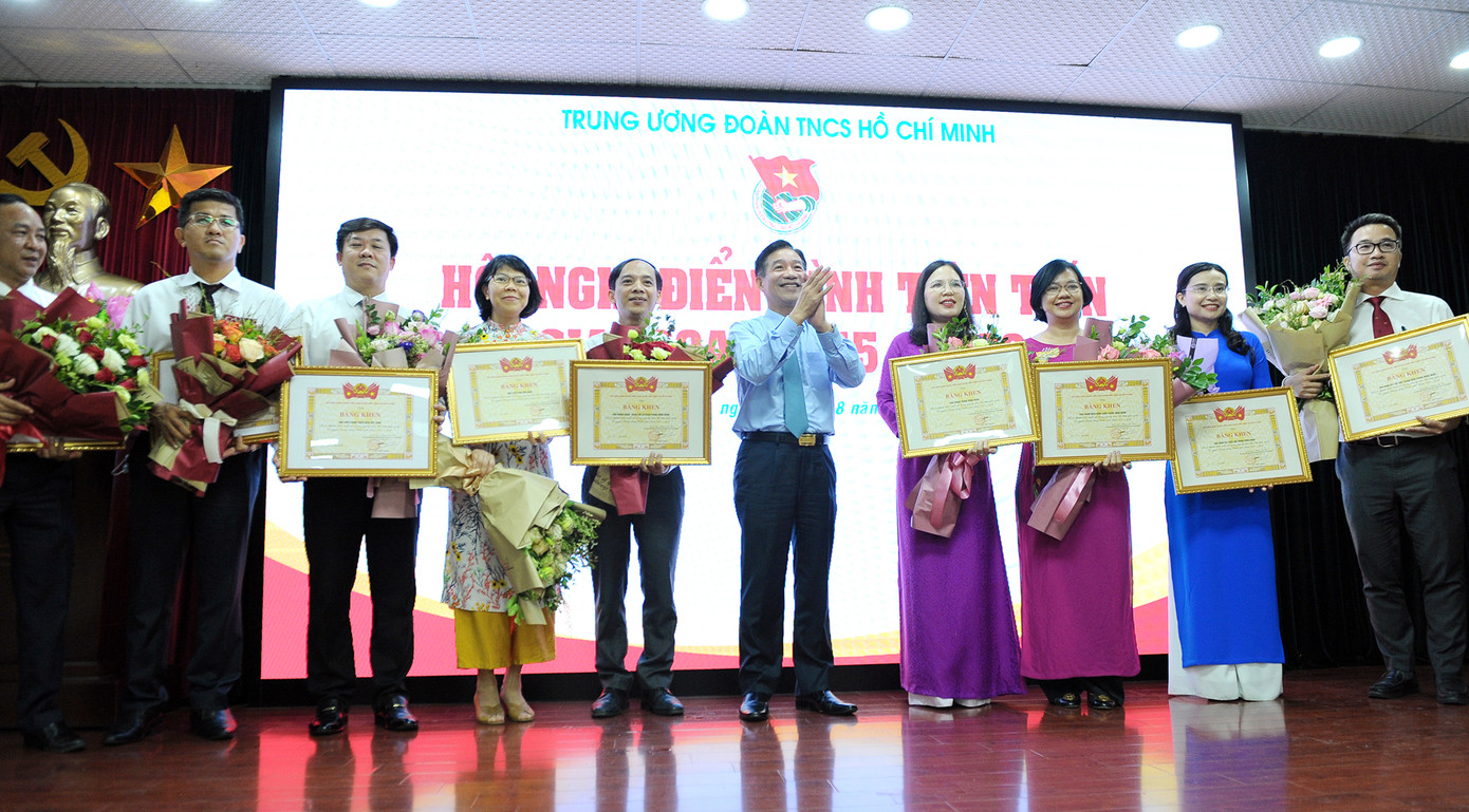 Vinh danh 9 tập thể, 14 cá nhân điển hình thi đua yêu nước ảnh 4