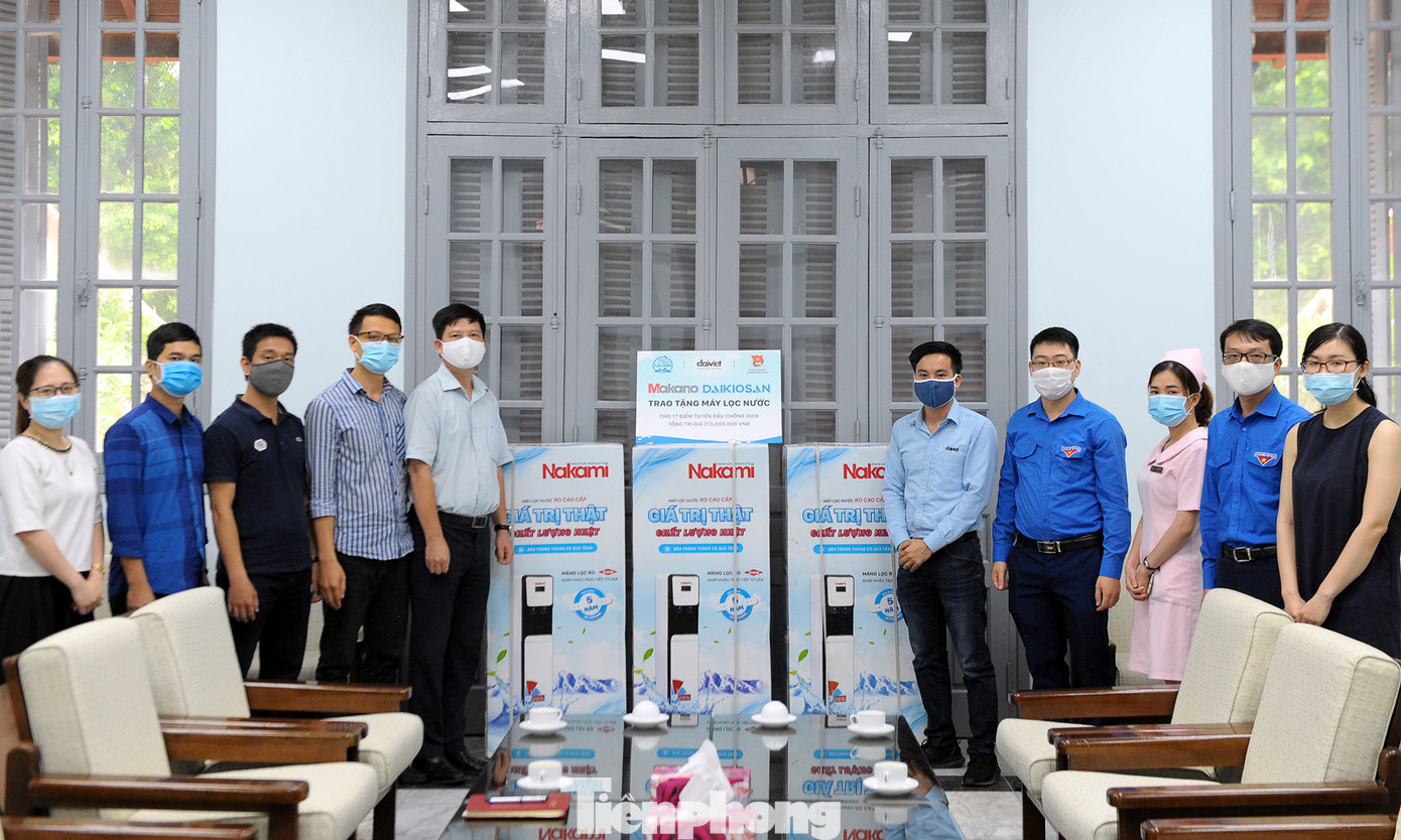Mang nước sạch đến tuyến đầu chống dịch COVID-19 ảnh 1
