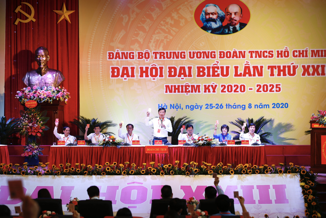 Bầu 25 đồng chí vào Ban Chấp hành Đảng bộ T.Ư Đoàn nhiệm kỳ 2020 - 2025 ảnh 11