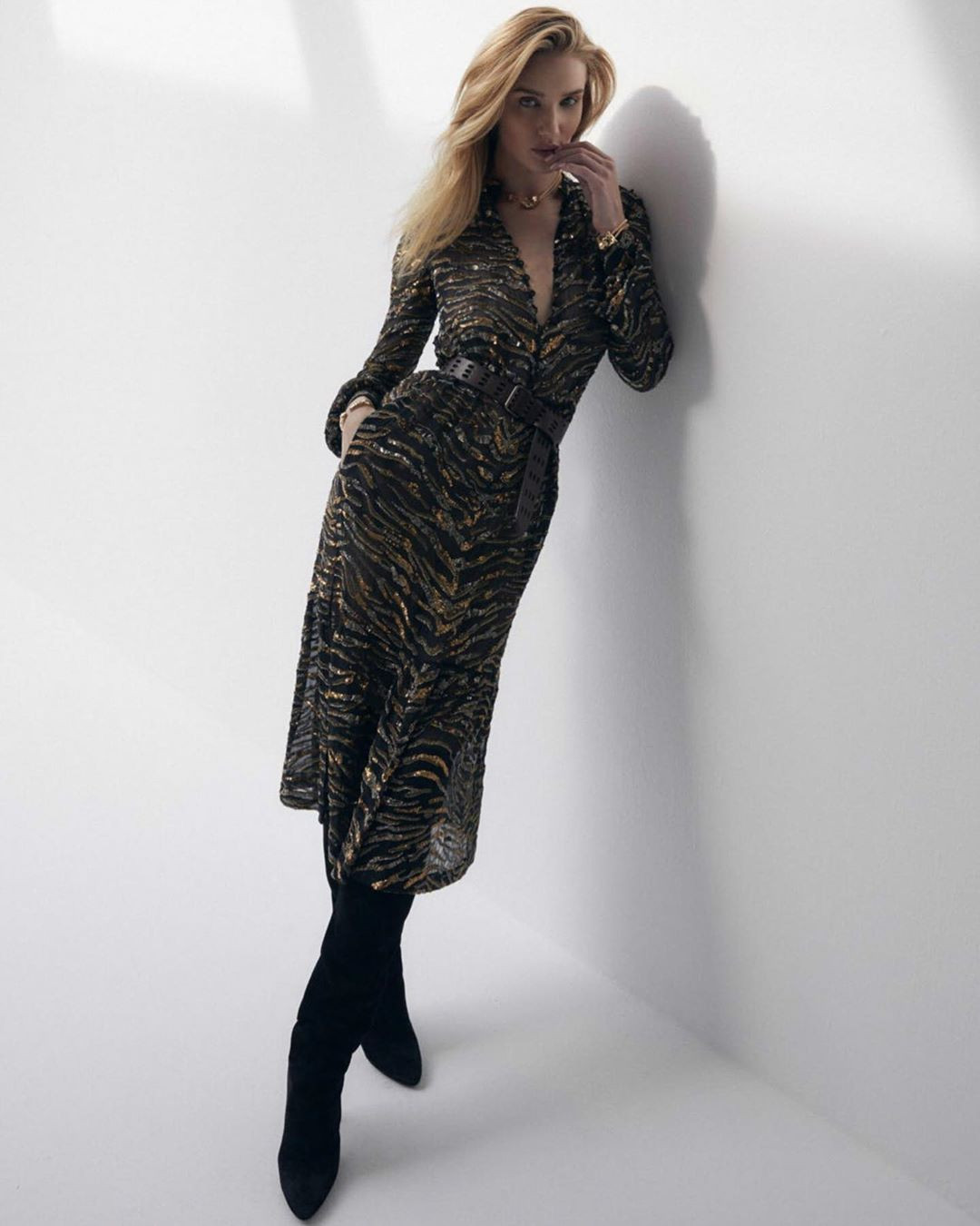 Bạn gái 'Người vận chuyển' nóng bỏng sắc vóc gái một con ảnh 7