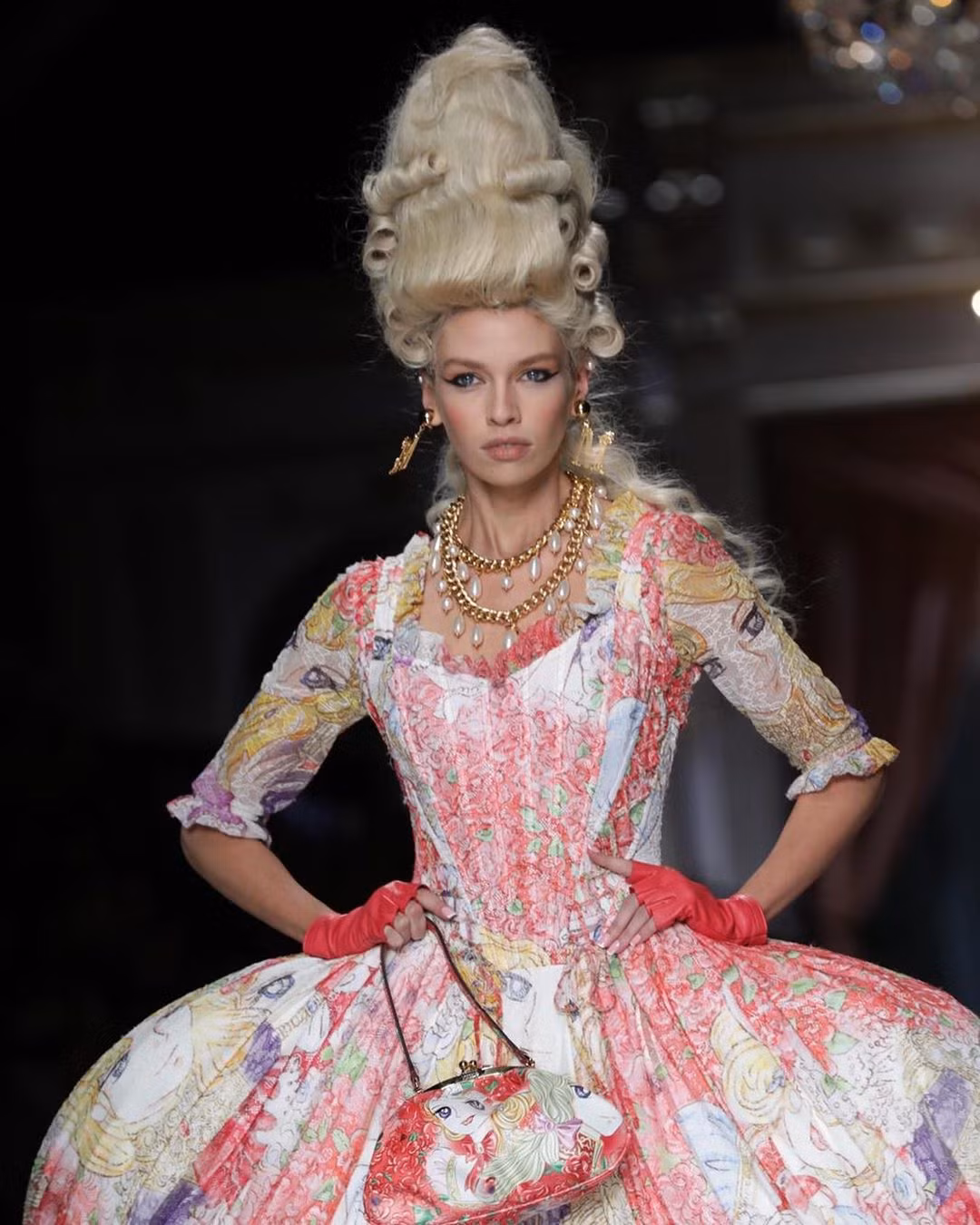 Irina Shayk và dàn mỹ nhân mặc váy lồng bàn trong show Moschino ảnh 20