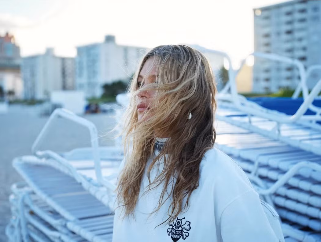 Kate Moss 'thả rông' ngực trần quyến rũ ảnh 4
