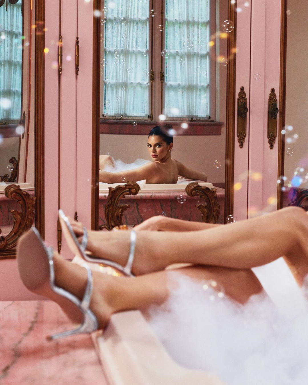 Em gái siêu mẫu nhà Kardashian chân dài mê mải ảnh 3