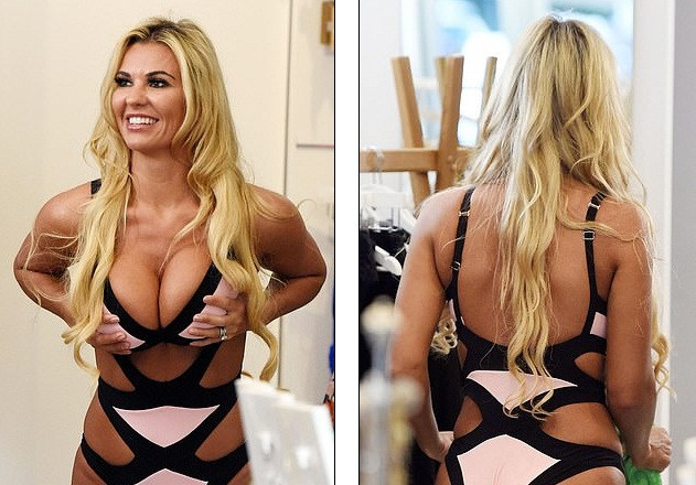 Đường cong 'nảy lửa' của mỹ nhân Anh quốc Christine McGuinness ảnh 6