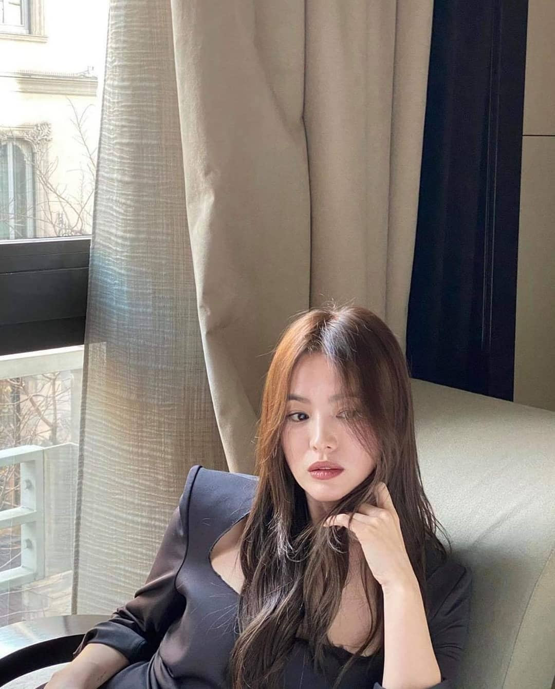 Song Hye Kyo 'tóc nâu môi trầm' sang chảnh ở Milan ảnh 8