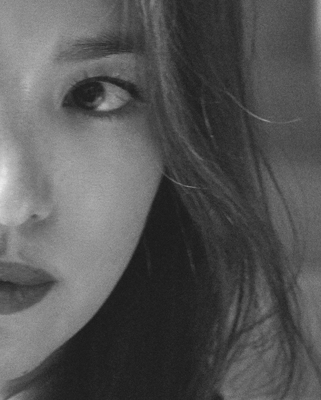 Song Hye Kyo 'tóc nâu môi trầm' sang chảnh ở Milan ảnh 9