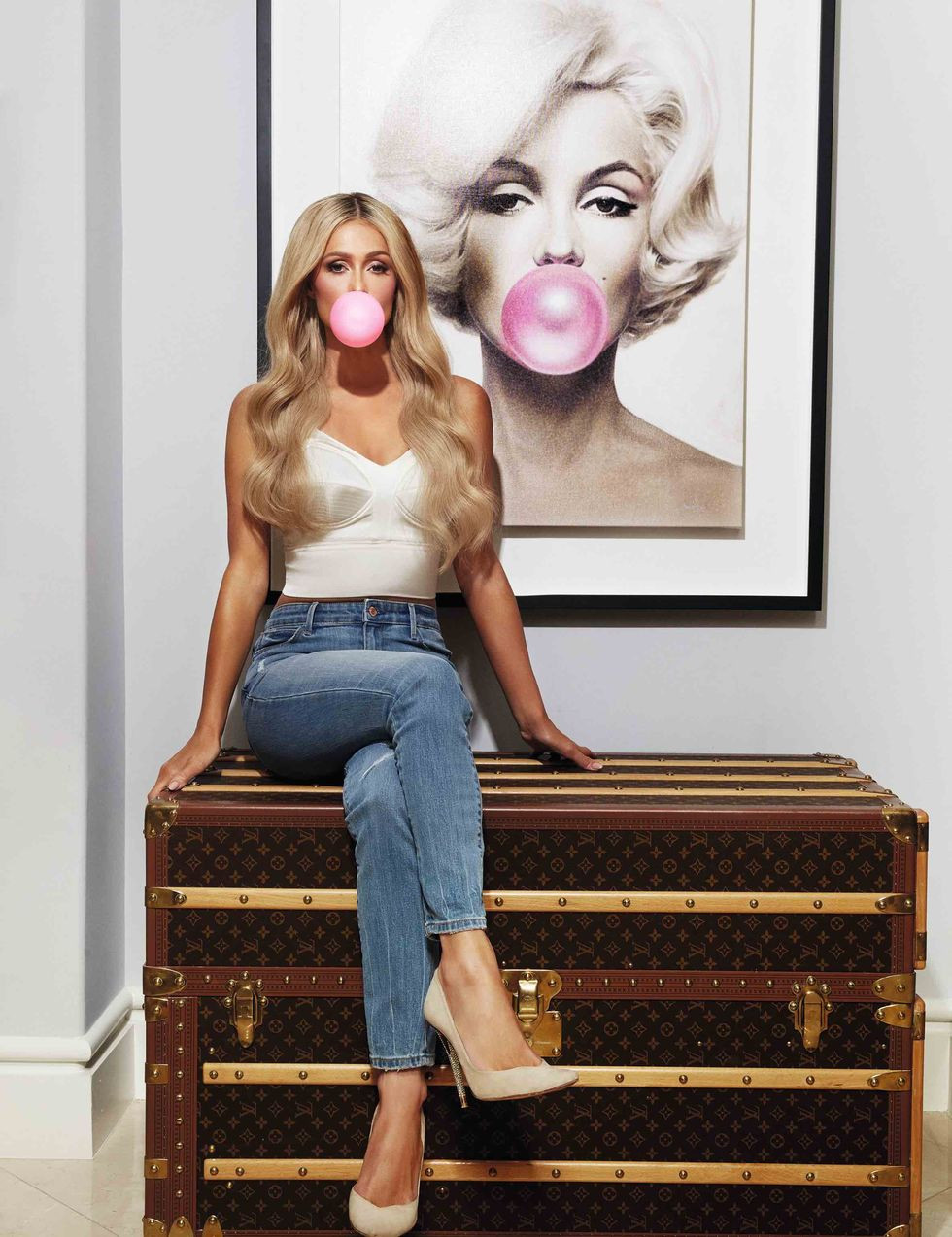 Cô nàng thừa kế Paris Hilton không nội y trên bìa tạp chí ảnh 5