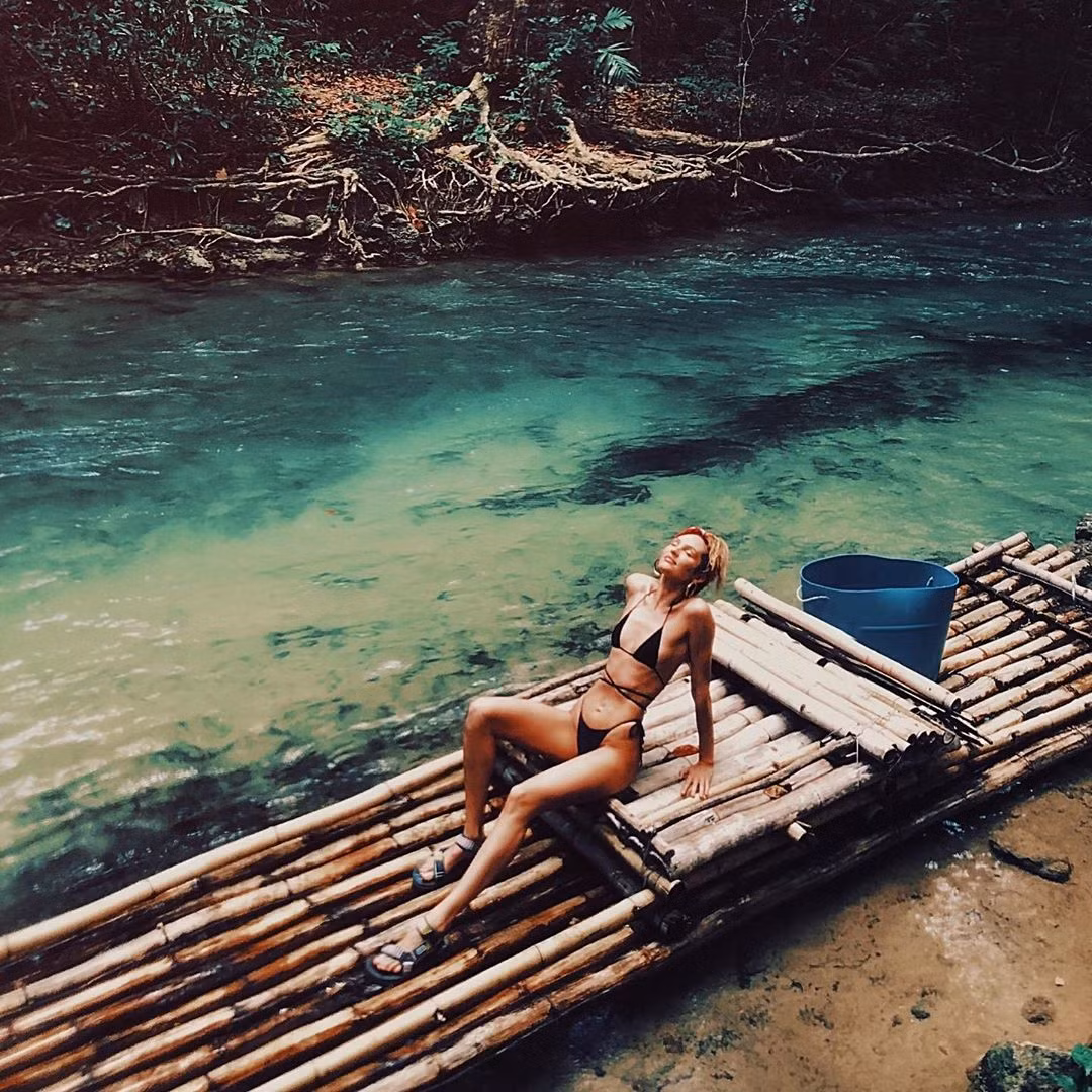 Candice Swanepoel lại tung ảnh bikini khoe dáng tạc tượng ảnh 7