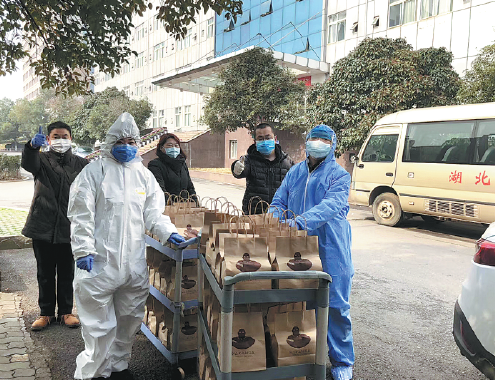 Tiệm cà phê ở Vũ Hán miễn phí cho các bác sĩ chống dịch covid-19 ảnh 3