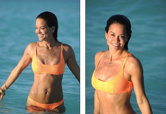 Cựu người mẫu Brooke Burke U50 sinh 4 con vẫn siêu gợi cảm ảnh 5