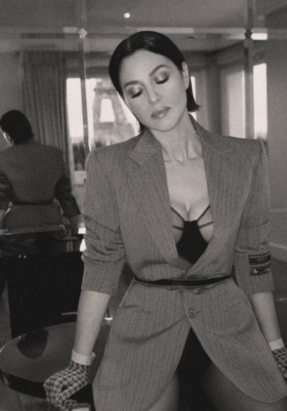 Biểu tượng gợi cảm Monica Bellucci 'lấp ló' ngực đầy ảnh 8