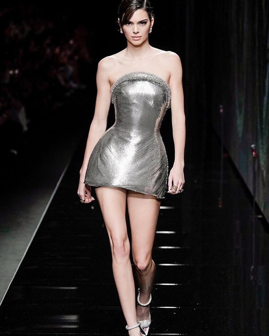 Em gái siêu mẫu nhà Kardashian chân dài mê mải ảnh 10