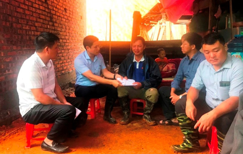 Sạt lở đất ở Lào Cai khiến 2 vợ chồng tử vong ảnh 1