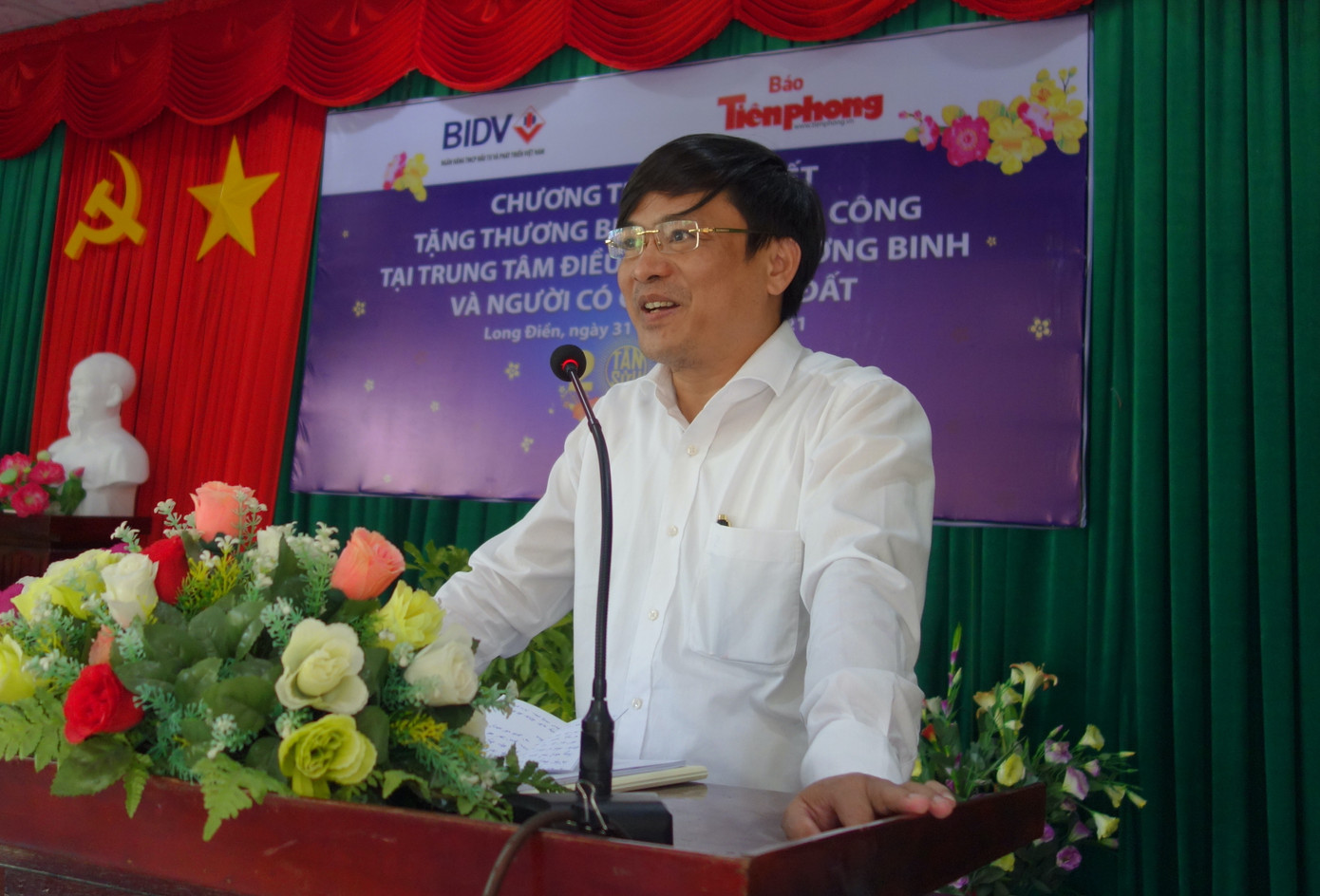 Ngân hàng BIDV và báo Tiền Phong tặng quà cho thương binh nhân dịp Tết Tân Sửu ảnh 1