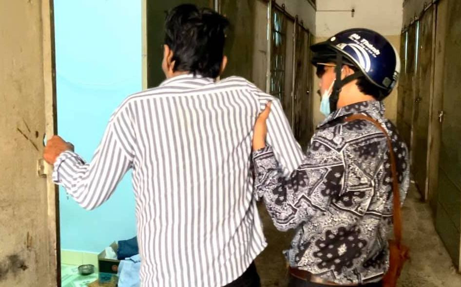 Thương Tín xuất viện, NSND Kim Cương trao 100 triệu đồng hỗ trợ ảnh 2