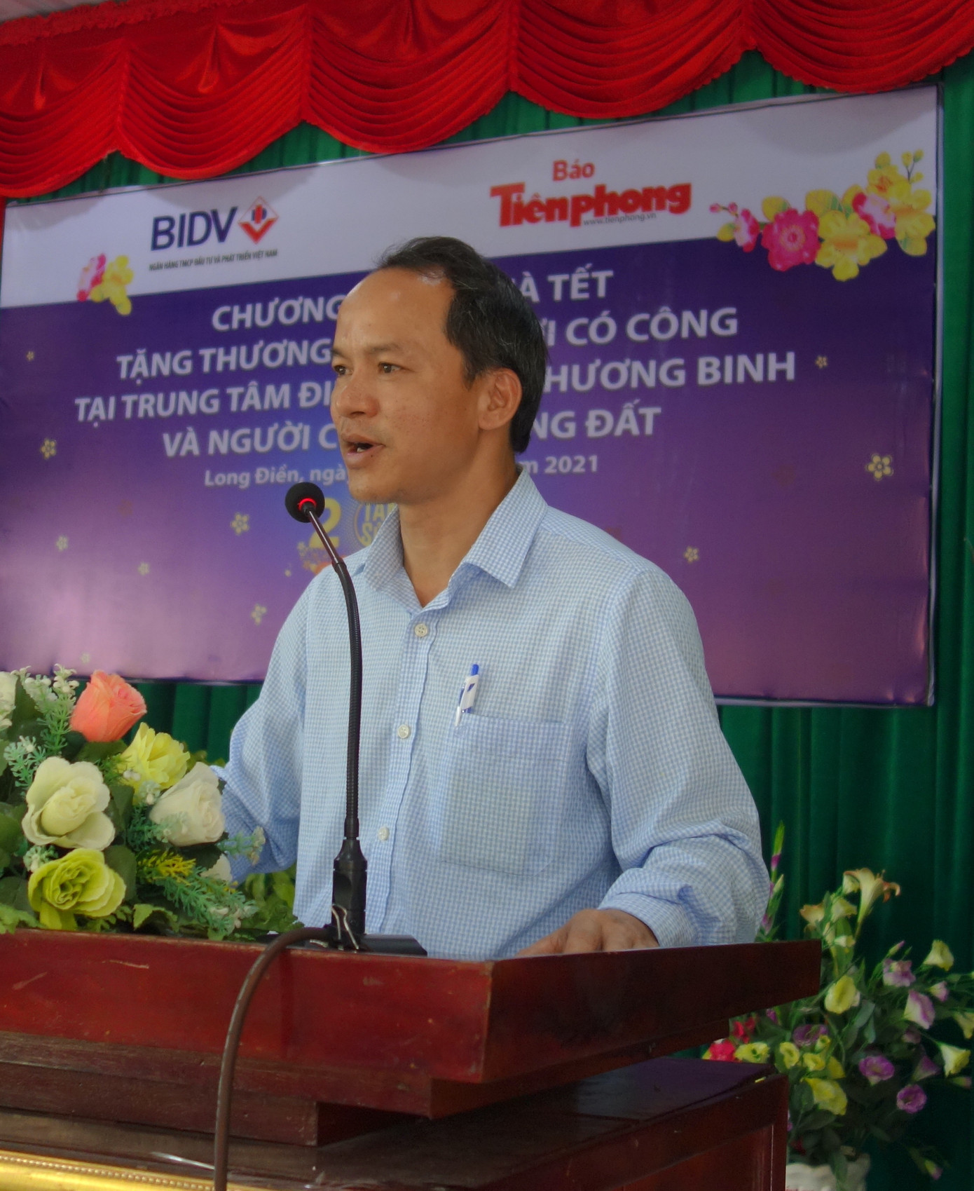 Ngân hàng BIDV và báo Tiền Phong tặng quà cho thương binh nhân dịp Tết Tân Sửu ảnh 2