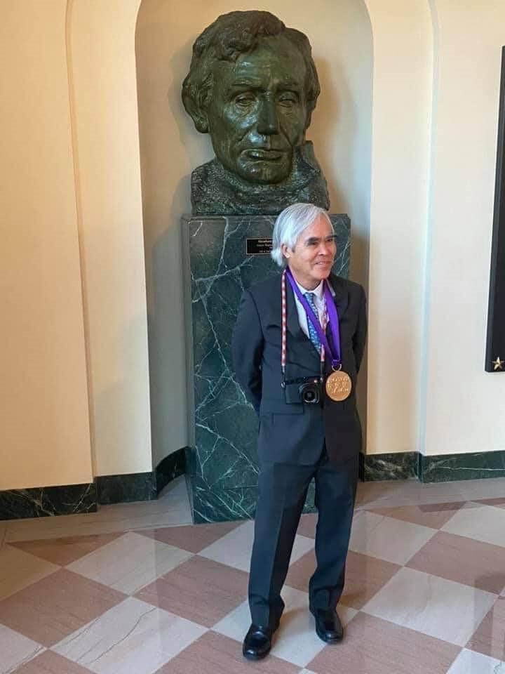 Nick Út - Tác giả ảnh 'Em bé Napalm' được Tổng thống Donald Trump trao Huân chương ảnh 3