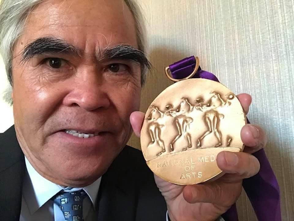 Nick Út bị tấn công, máy ảnh bị đập nát sau khi được ông Trump trao huân chương ảnh 3