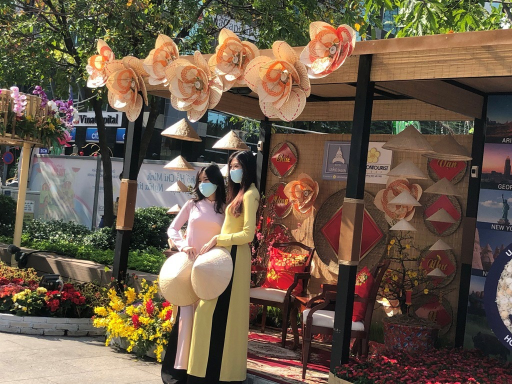 17h chiều nay, Đường hoa Nguyễn Huệ sẽ đóng cửa để thu dọn ảnh 2