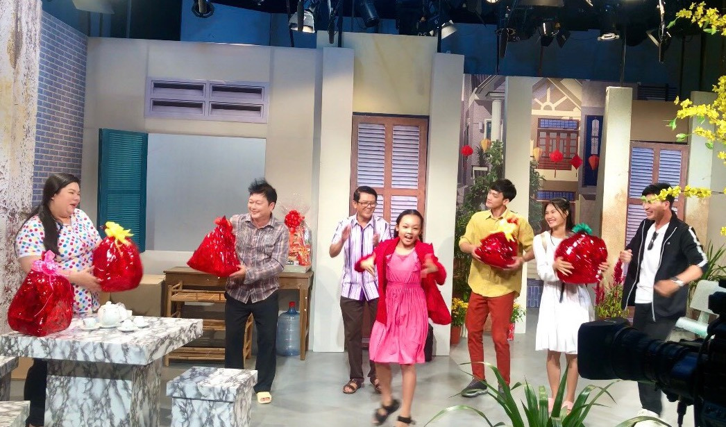 Cười thả ga với 3 chùm tiểu phẩm hài trên HTV dịp Tết ảnh 1