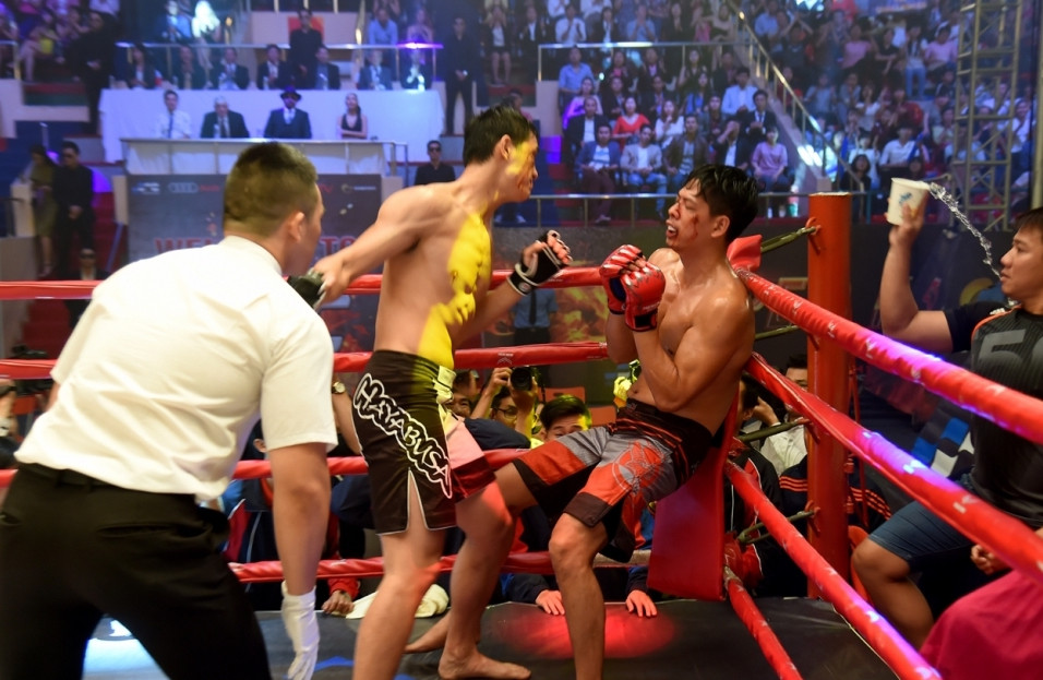 Quyền Linh đưa con gái xinh đẹp như minh tinh đi dự ra mắt phim ảnh 1