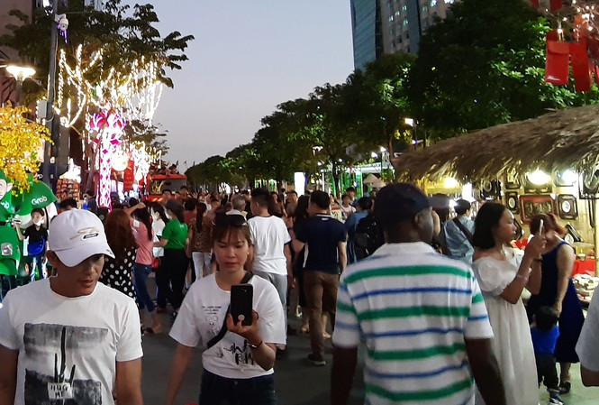 TPHCM điều chỉnh giao thông nhiều tuyến đường phục vụ đường Hoa ảnh 1