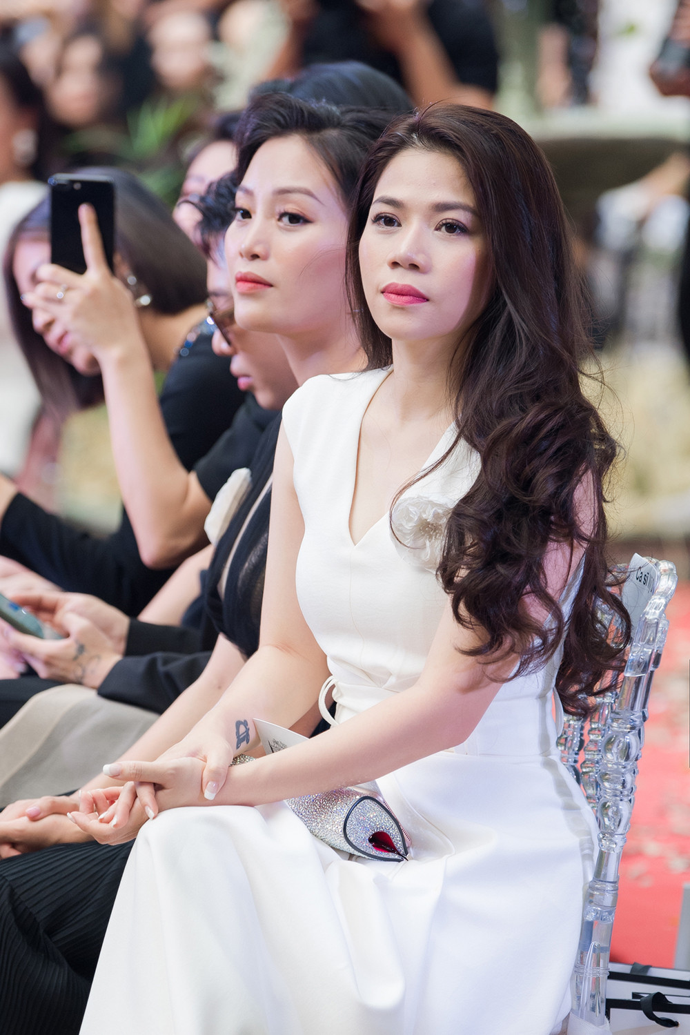 Á hậu Hoàng Anh khoe bụng bầu 7 tháng, hội ngộ dàn Hoa hậu đình đám ảnh 17