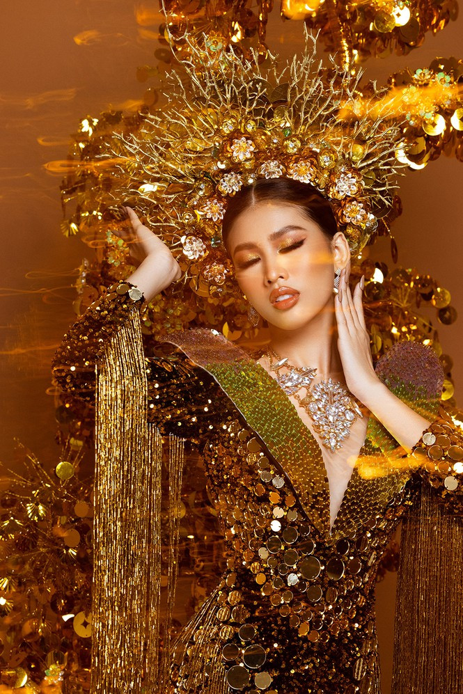 Ngọc Thảo mặc 'Lá ngọc cành vàng' nặng 30 kg, toả sáng trên sân khấu Miss Grand ảnh 8