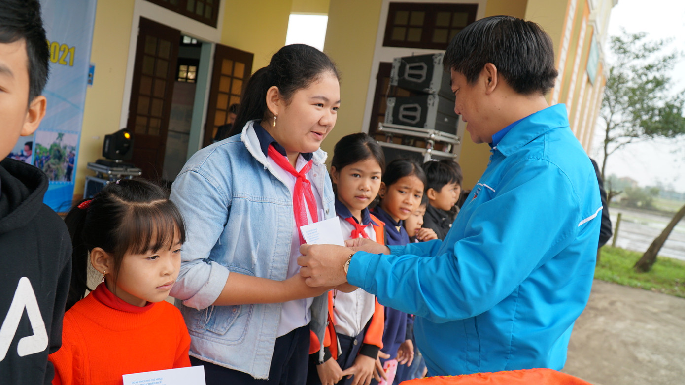 Mang Tết ấm đến thanh niên công nhân, người nghèo ảnh 11