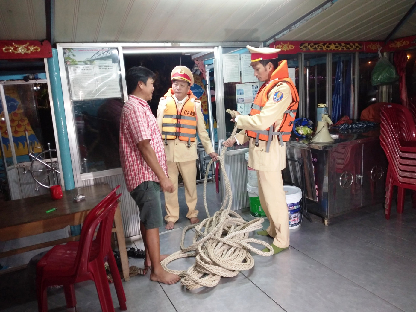 Huế thành lập lực lượng phản ứng nhanh ứng phó bão số 9 ảnh 7