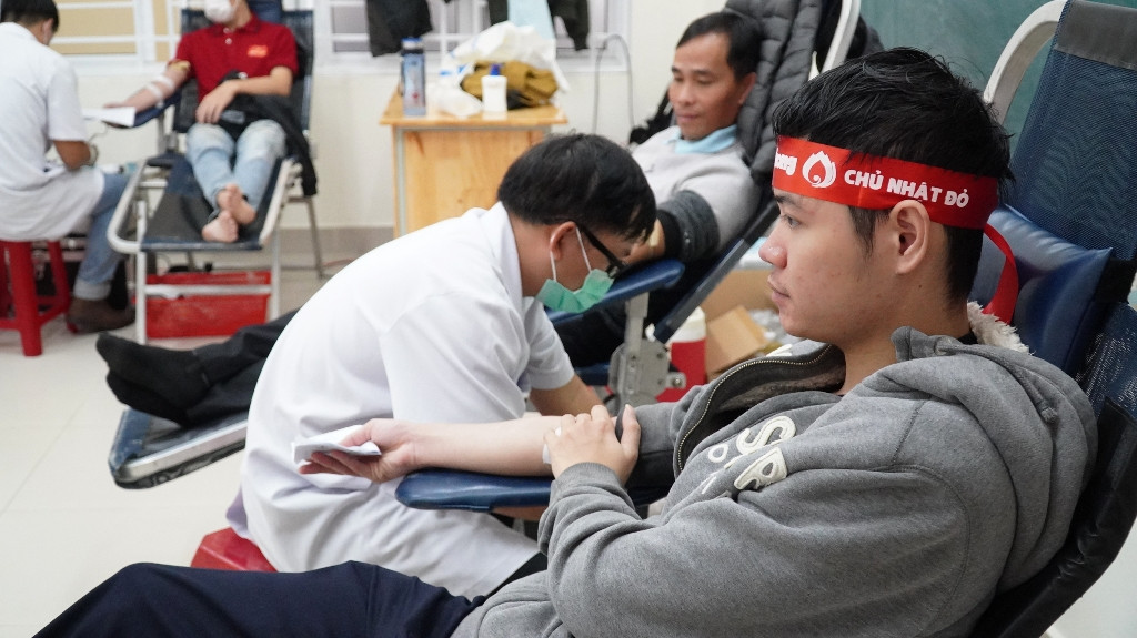 Tưng bừng Chủ Nhật Đỏ giữa mưa lạnh xứ Huế ảnh 18