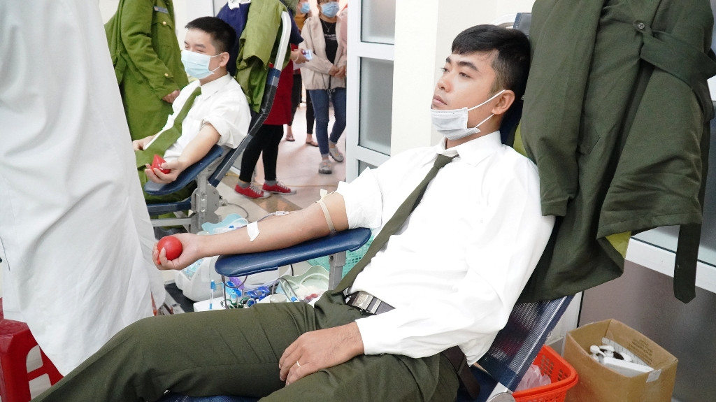 Tưng bừng Chủ Nhật Đỏ giữa mưa lạnh xứ Huế ảnh 16